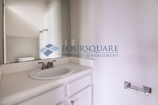 Building Photo - Single Family | Back Patio | Two- Car Gara...