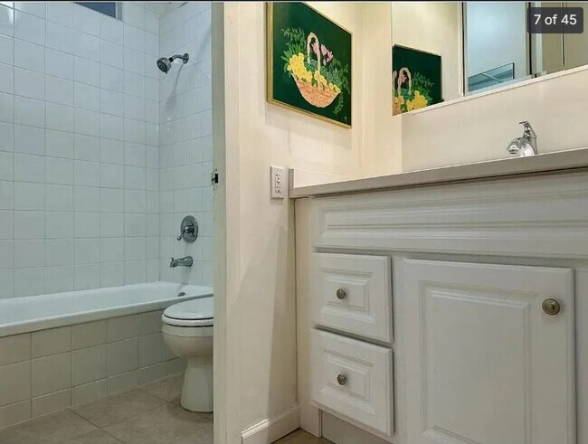 Building Photo - 300 N State St