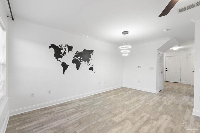 Building Photo - 707 Majestic Dr