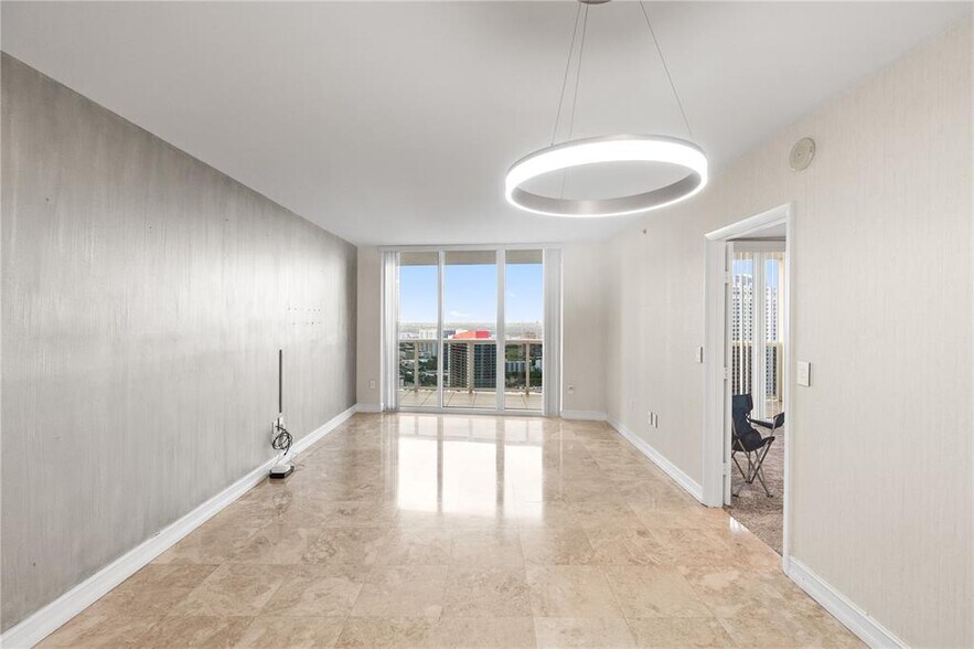 Building Photo - 1800 S Ocean Dr