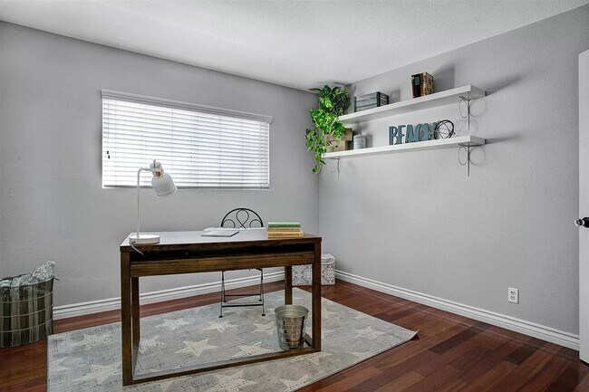 Building Photo - 2319 Curlew St