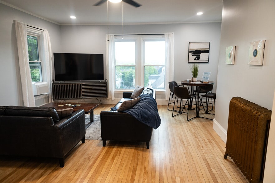 Building Photo - 283 Union St