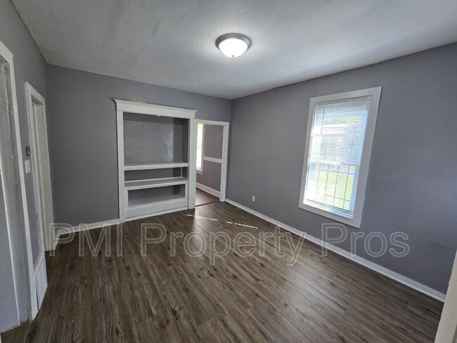 Primary Photo - 2478 W Chambers St