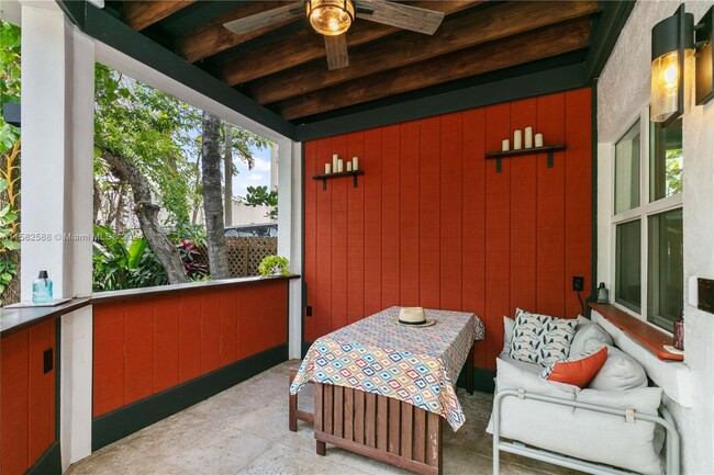 Building Photo - 18 NE 42nd St