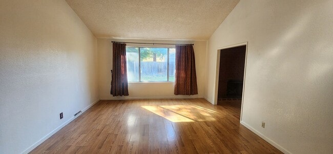 Building Photo - 3 Bedroom 2 Bathroom Home in Greenhaven