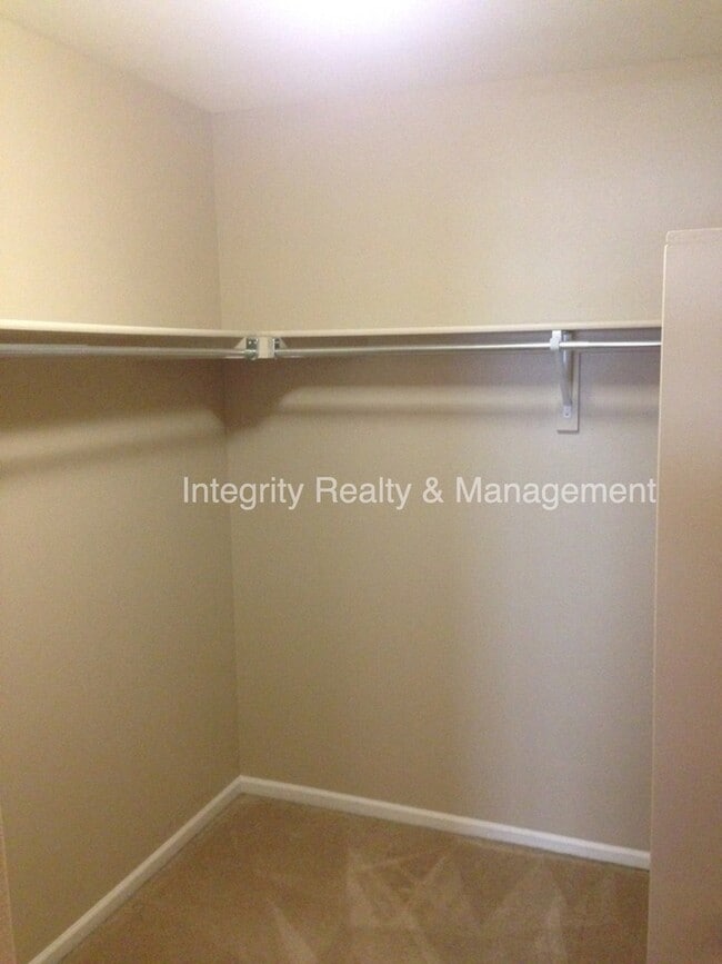 Building Photo - 1381 Royal Troon Dr