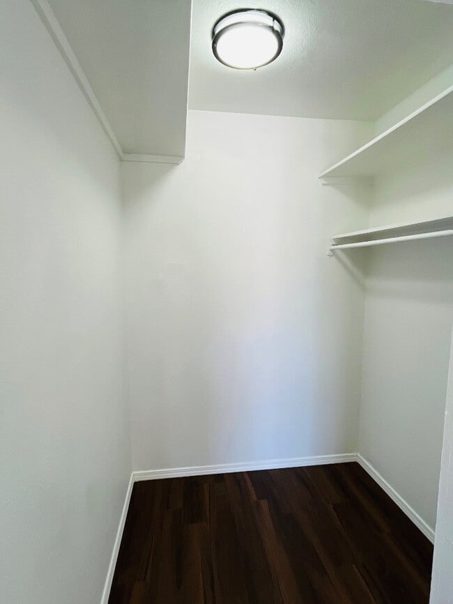 Building Photo - 5509 Oakbriar Cir