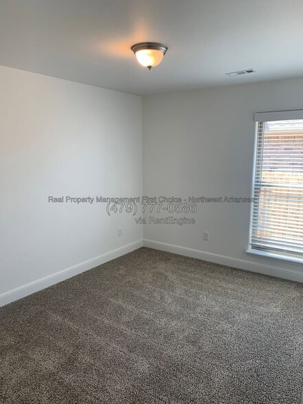 Building Photo - 2131 Tallgrass Ter
