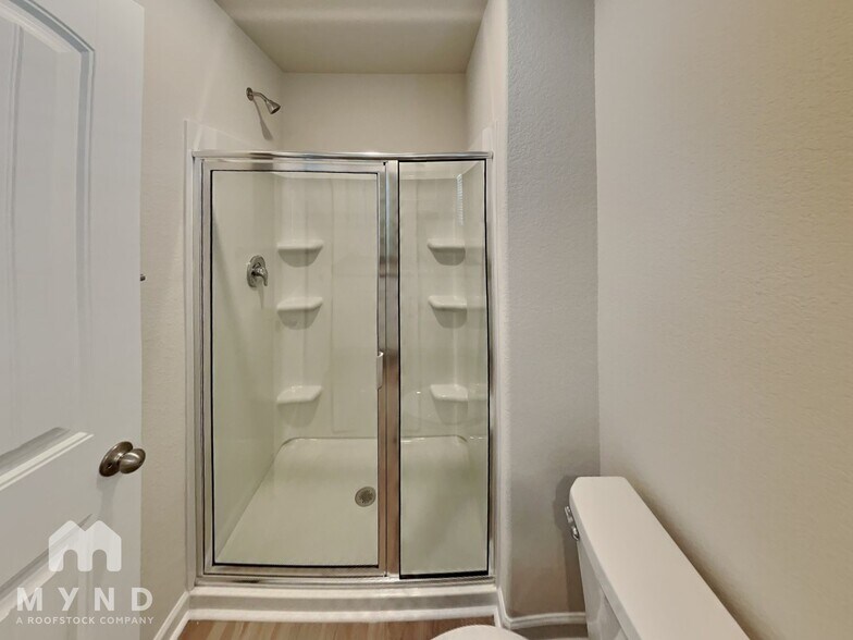 Building Photo - 250 Royal Mdw Dr