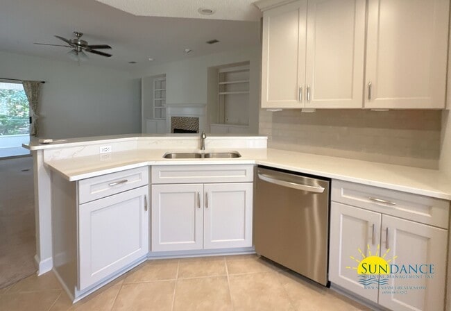 Building Photo - 451 Forest Glen Pl