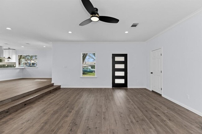Building Photo - 1307 Yorkshire Dr