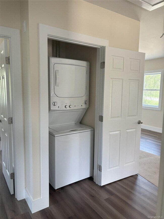 Building Photo - 6 Sharon Station Rd