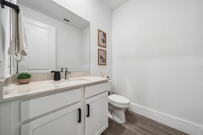 Building Photo - 655 Hookline Cir