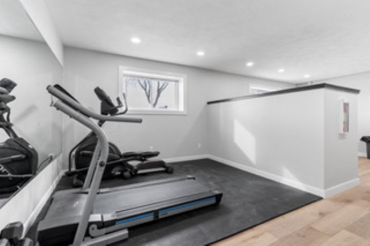 Building Photo - 1646 W 42nd St