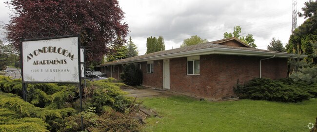 Building Photo - John Q Apartments