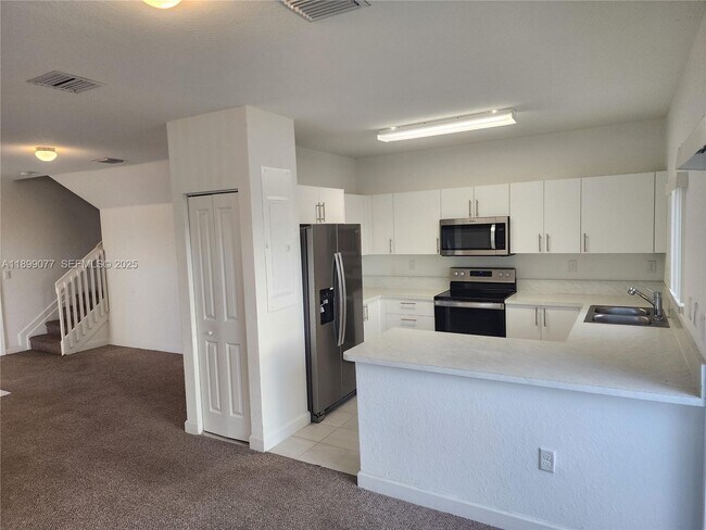 Building Photo - 452 NW 12th Pl