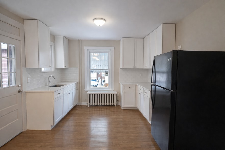 Building Photo - 514 Heine St