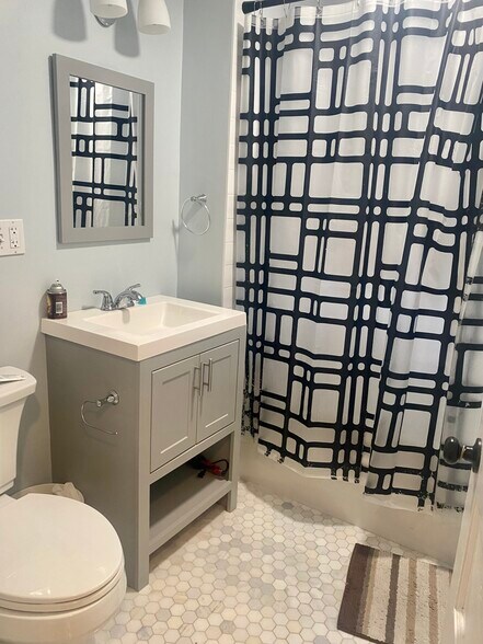 Building Photo - 2 Chester St