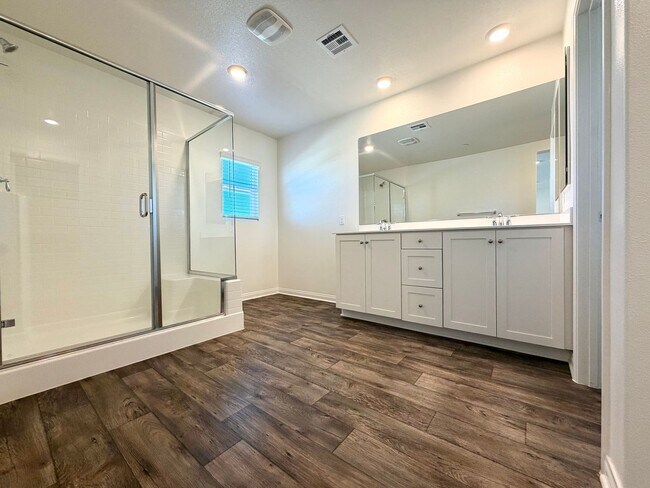 Building Photo - Solar Powered 4 Bedroom 3.5 Bath Sagewood Home with Private Casita & 3 Car Garage