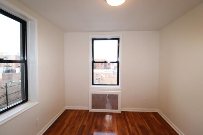 Building Photo - 2 bedroom in ELMHURST NY 11373