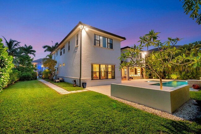 Building Photo - 17710 Cadena Dr