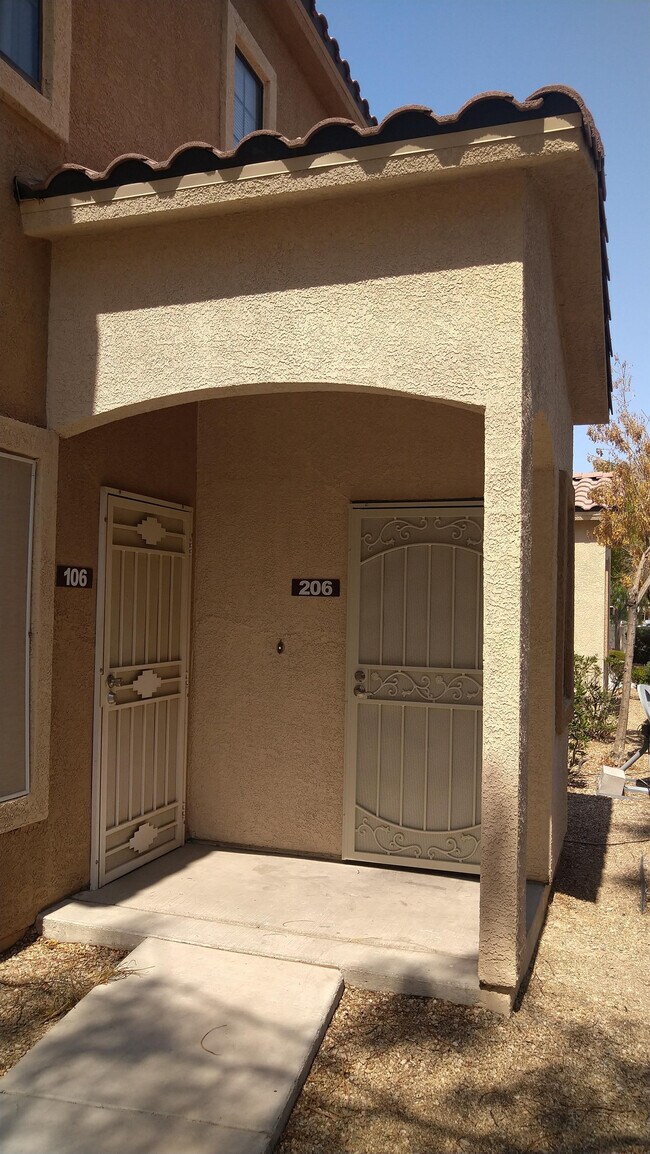 Building Photo - 2171 Hussium Hills St