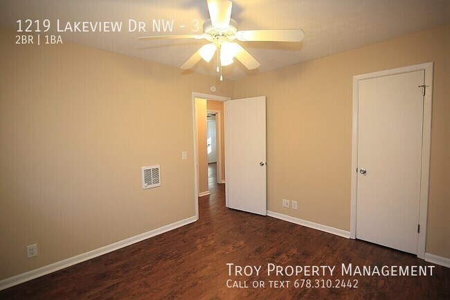 Building Photo - 1219 Lakeview Dr NW