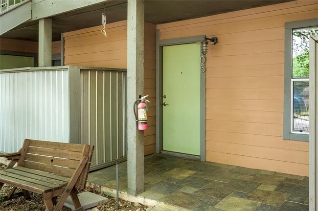 Building Photo - 3204 Menchaca Rd