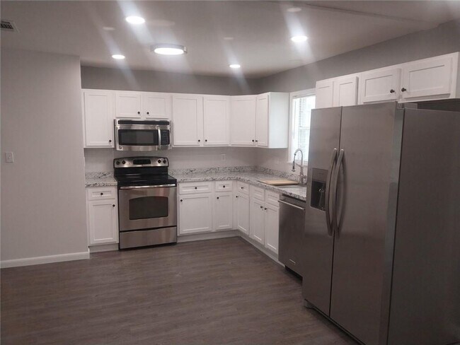 Building Photo - 315 Petty Ln