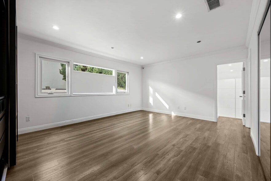 Building Photo - 1621 Hi Point St