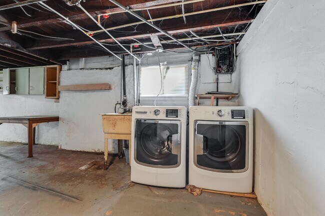 Building Photo - Charming 3 Bed 2 Bath Piedmont Rental Home