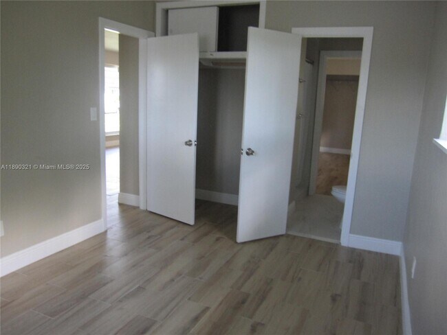 Building Photo - 3151 SW 37th Terrace