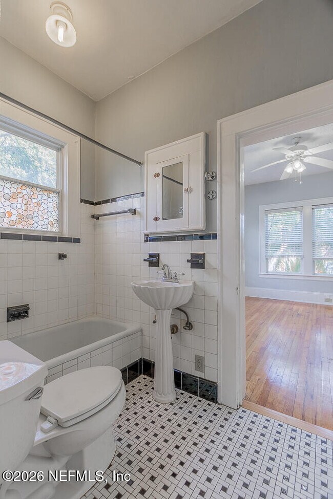 Building Photo - 1072 Brown St