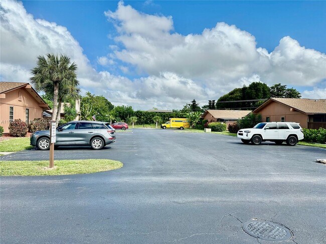 Building Photo - 6300 Royal Woods Dr