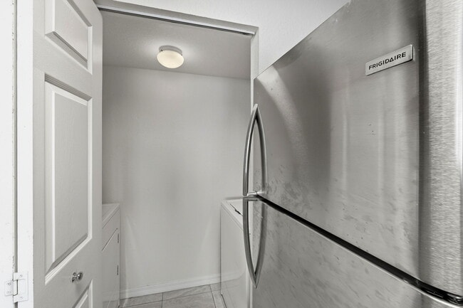 Building Photo - 1039 S Hiawassee Rd