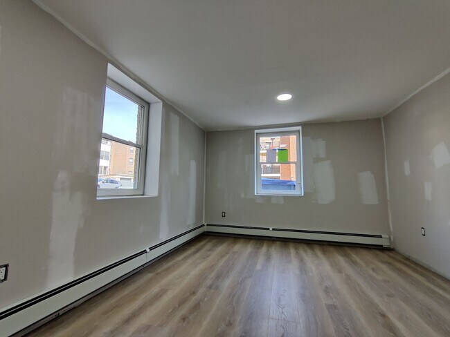Building Photo - Brand New Unit in Brookline. Coolidge Corn...