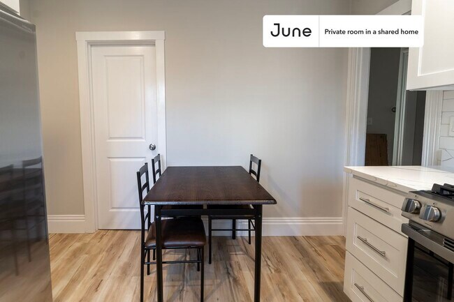 Building Photo - Room in Shared 5 bed/2 bath home in Brookline