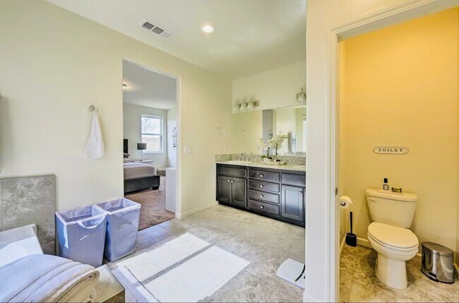 Building Photo - Beautiful Home for rent in Visalia, Ca