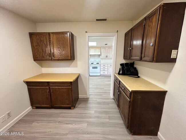 Building Photo - 711 N Oracle Cir