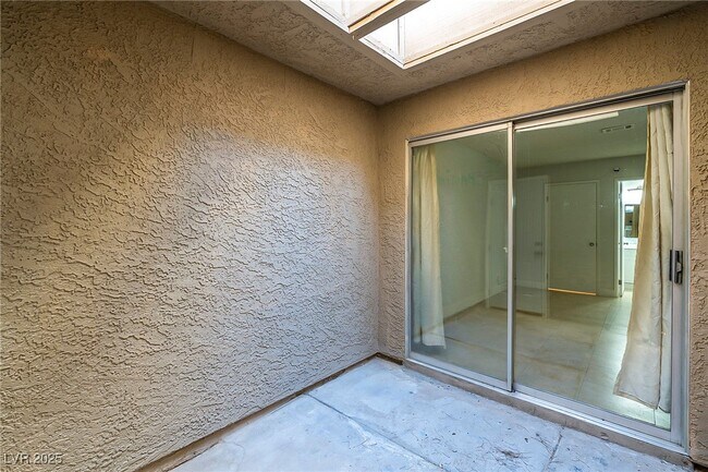 Building Photo - 832 Mantis Way