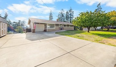 Building Photo - 1372 Orchard Loop