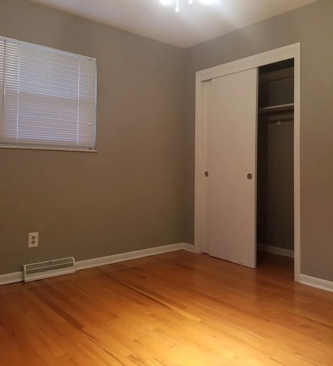 Building Photo - 324 Cumberland Dr