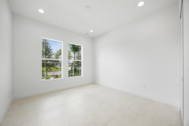 Building Photo - 15144 Wildwood Cir