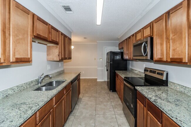 Building Photo - 6610 Shaker Ln