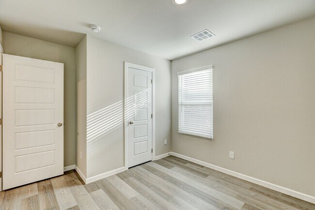 Building Photo - 10508 SW 41st Pl