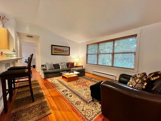 Building Photo - Historic Fort Ward Townhome on Bainbridge Island