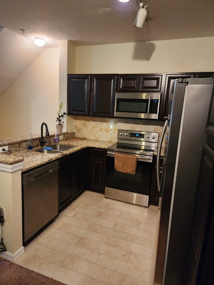 Building Photo - 1618 Legacy Park Dr