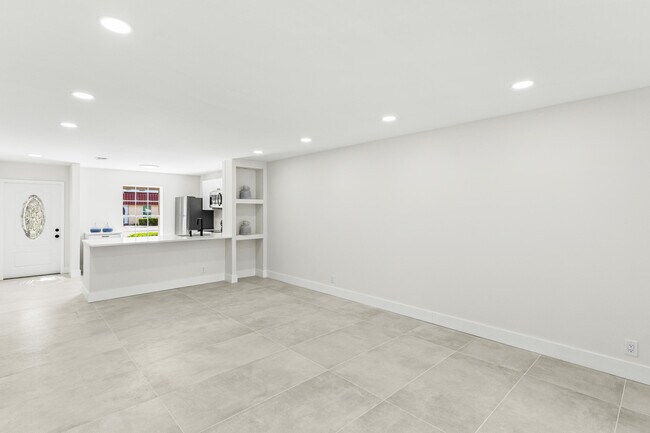 Building Photo - 733 Nantucket Cir