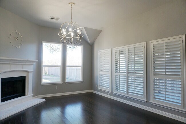 Building Photo - 6620 Estana Ln