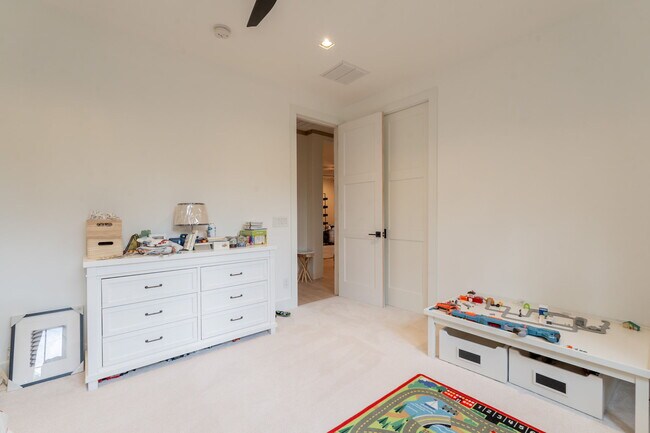 Building Photo - 3852 E Comstock Dr